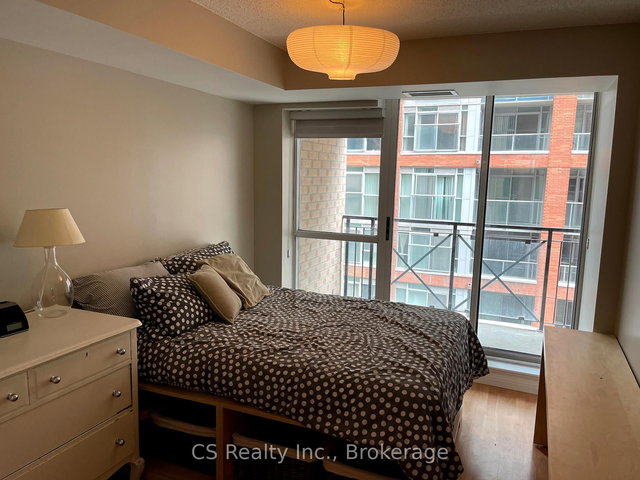 517 - 140 Simcoe Street