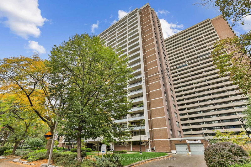 1807 - 30 Gloucester St, Toronto, M4Y 1L6 | Image 2