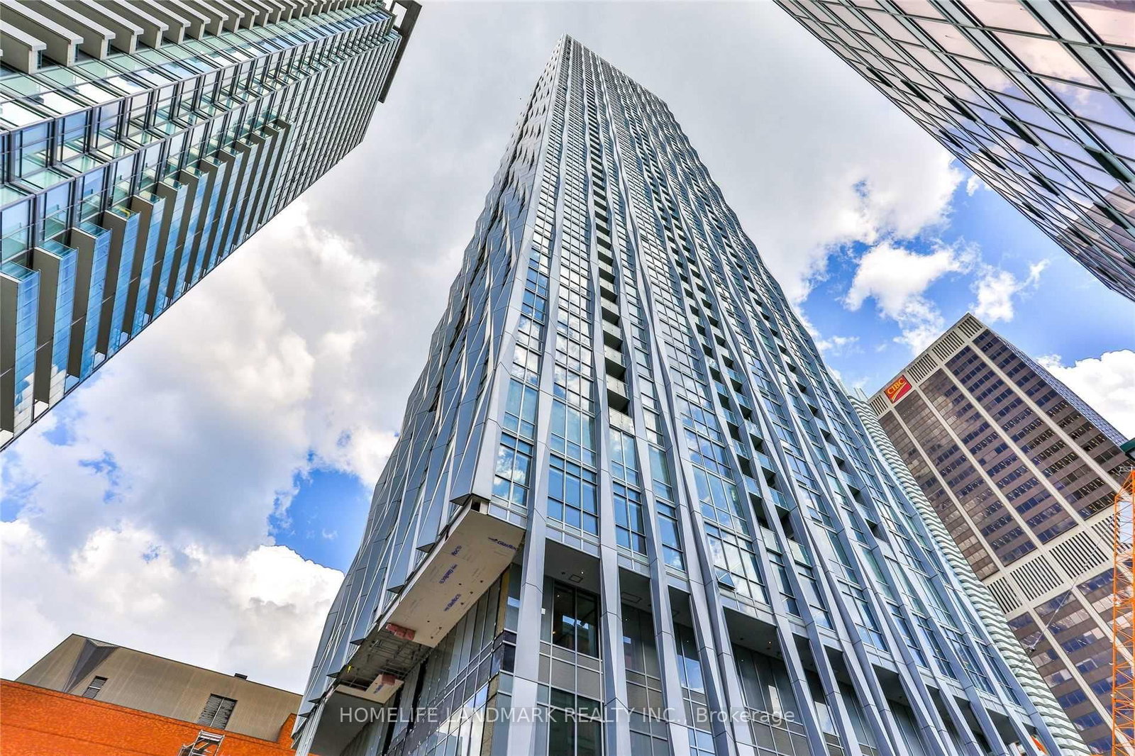 1 Yorkville Avenue, Unit 1202