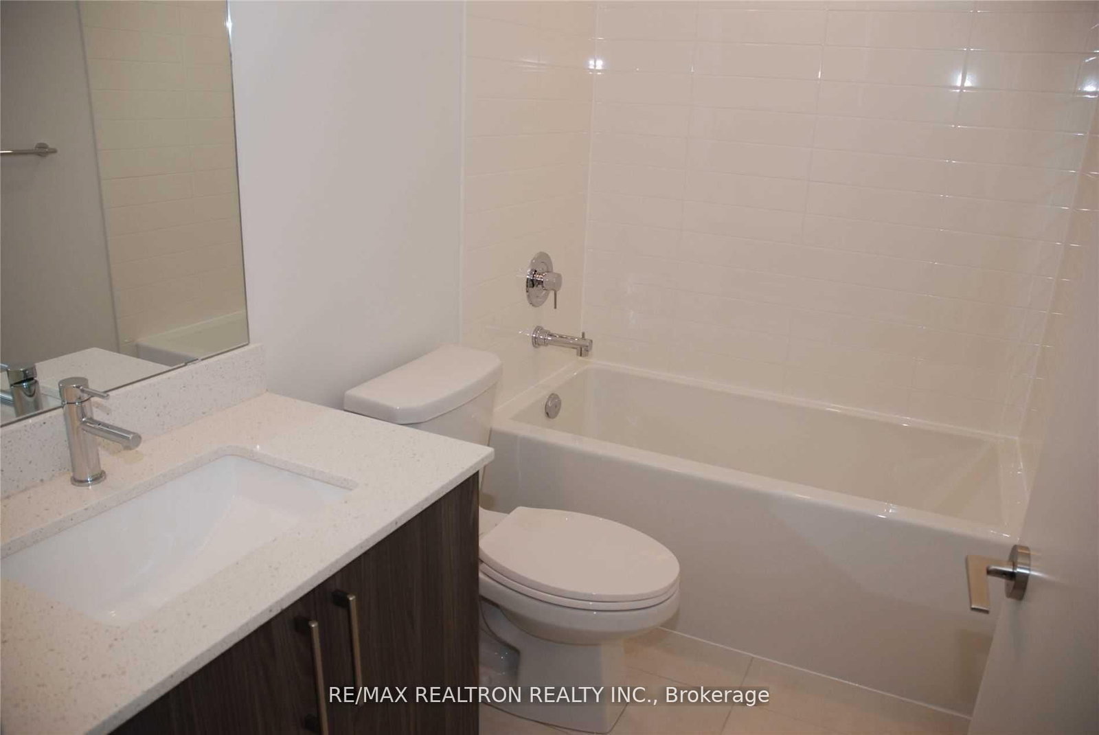 27 Bathurst Street, Unit 1602 - Photo 11