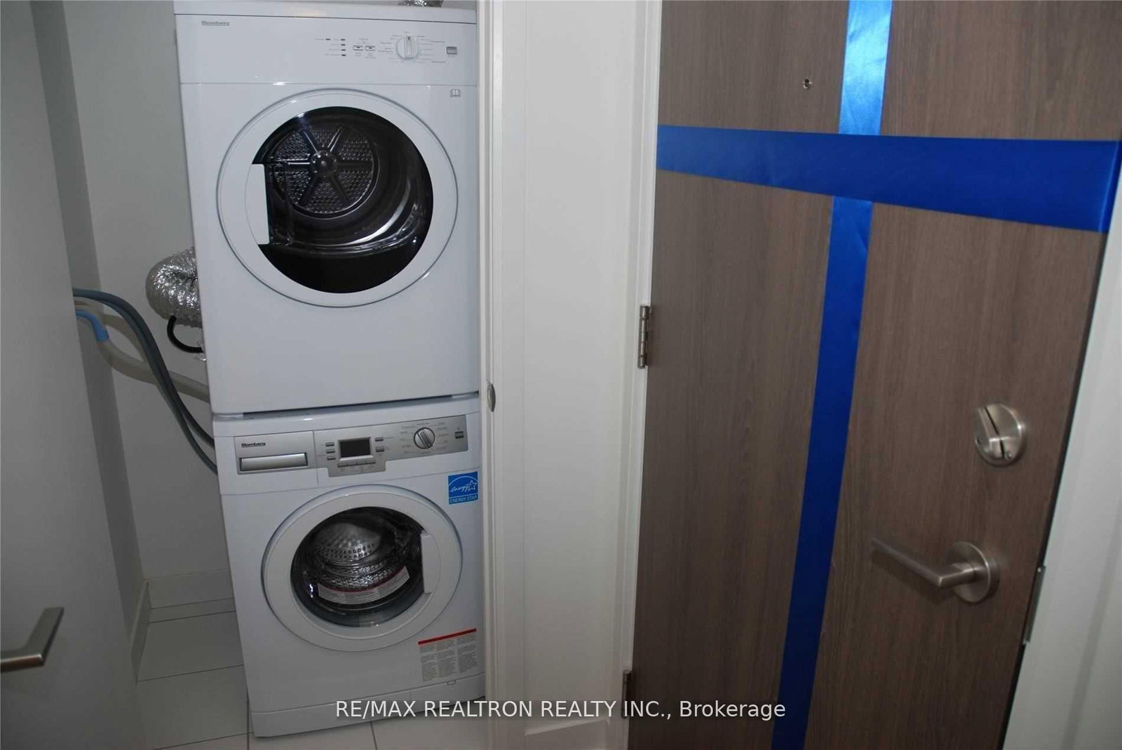 27 Bathurst Street, Unit 1602 - Photo 16