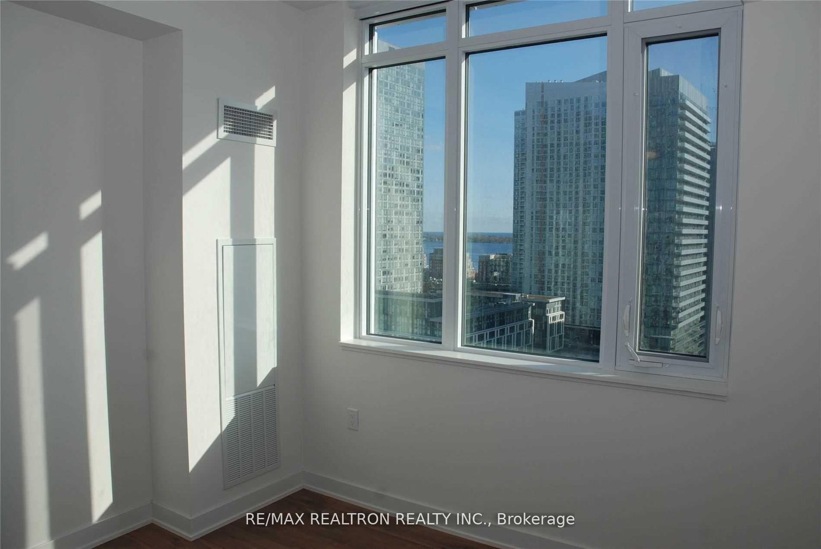 27 Bathurst Street, Unit 1602 - Photo 6
