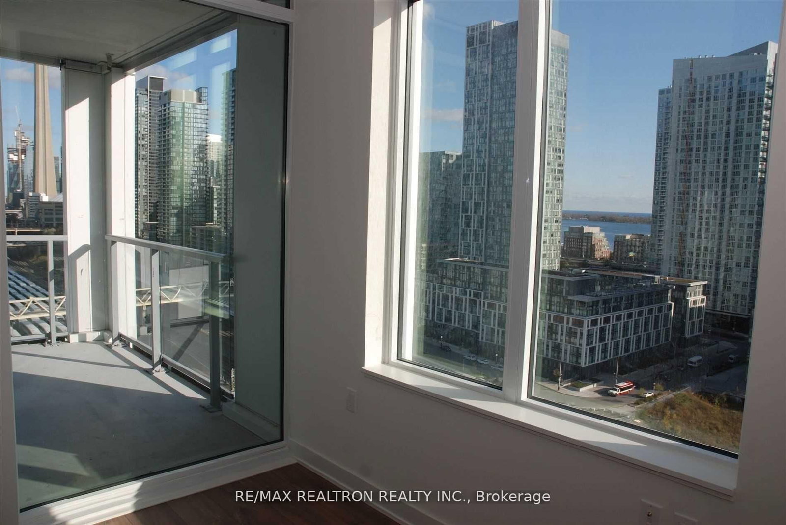 27 Bathurst Street, Unit 1602 - Photo 7