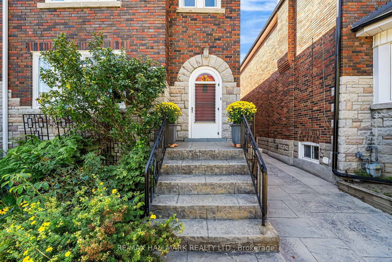 814 Duplex Ave, Toronto, M4R 1W7 | Image 2