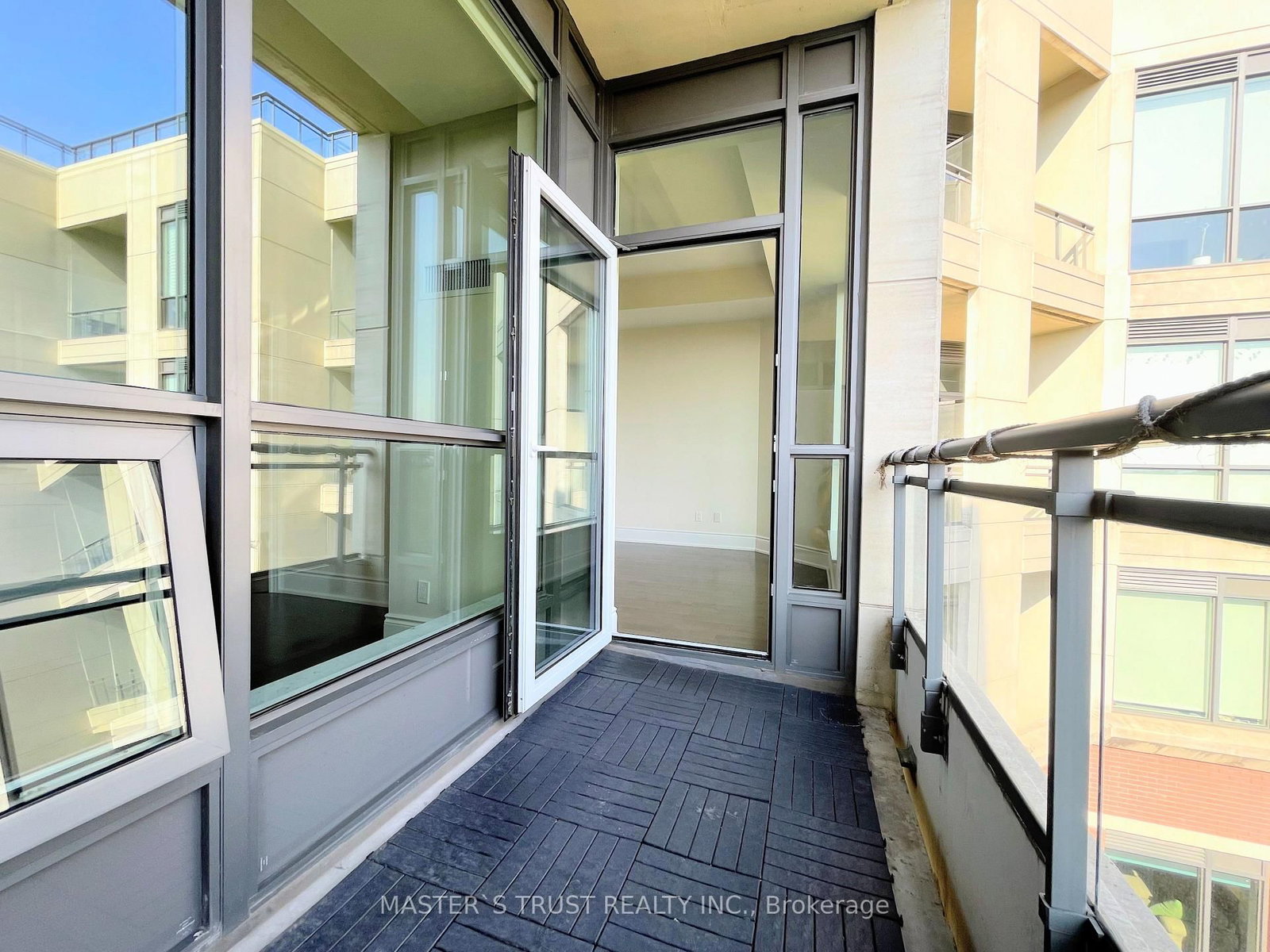 23 Glebe Road W, Unit 917 - Photo 16