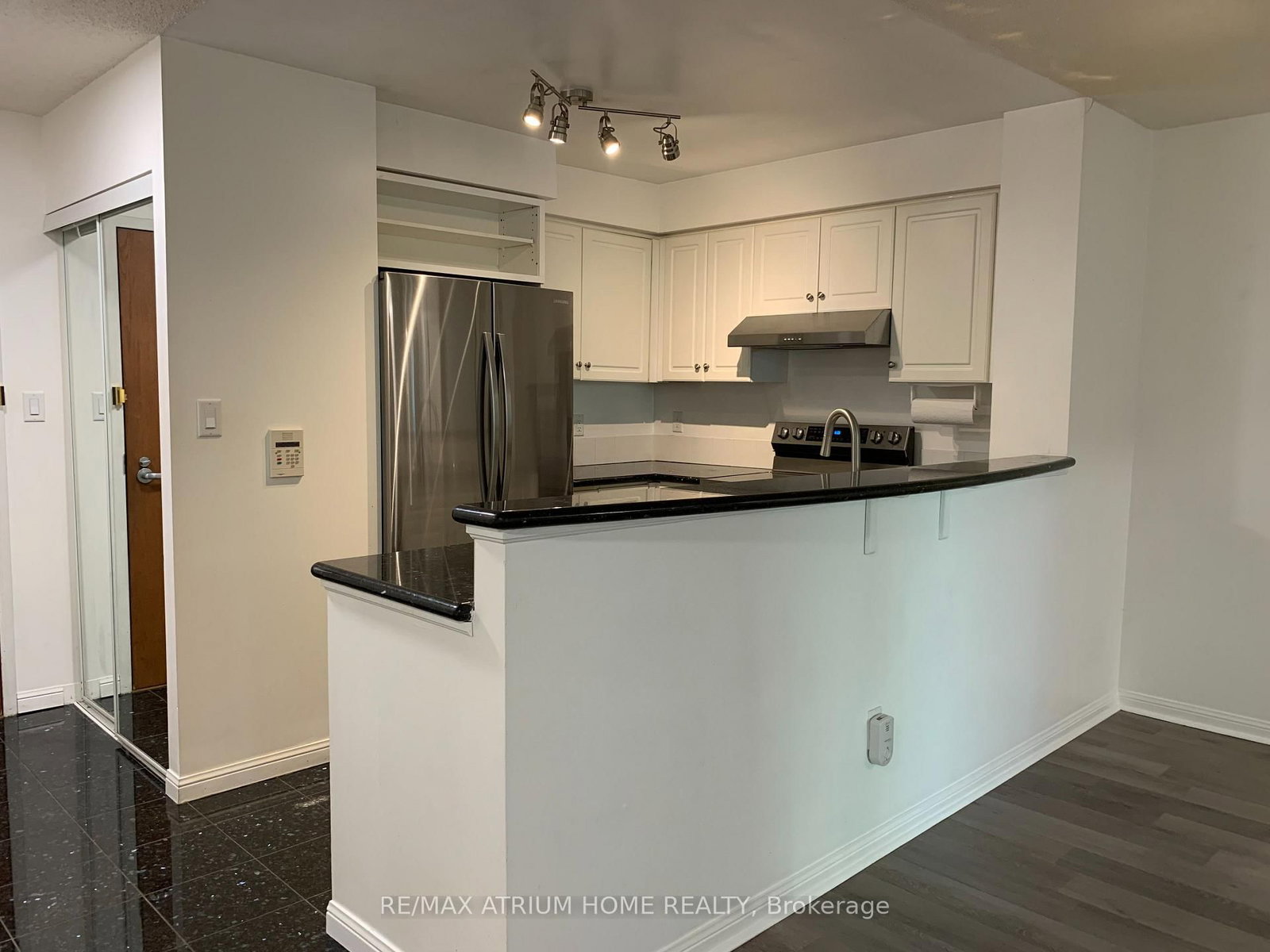 23 Lorraine Drive, Unit 816 - Photo 11