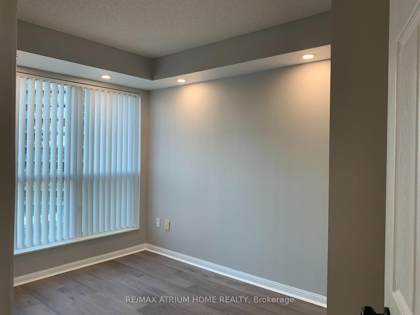 23 Lorraine Drive, Unit 816 - Photo 16