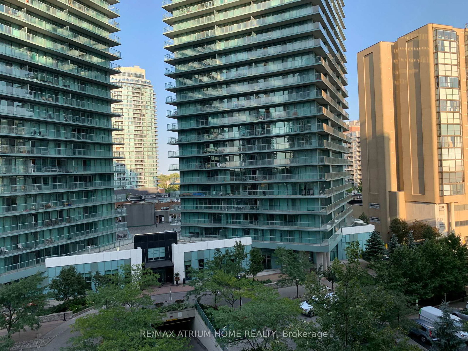 23 Lorraine Drive, Unit 816 - Photo 23