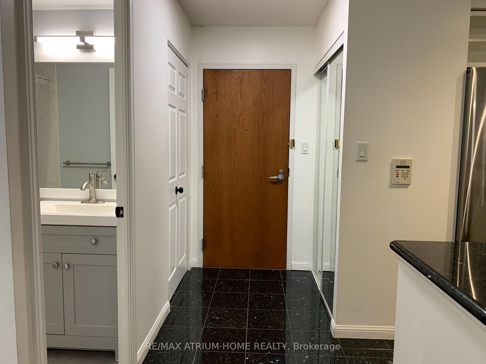 23 Lorraine Drive, Unit 816 - Photo 4