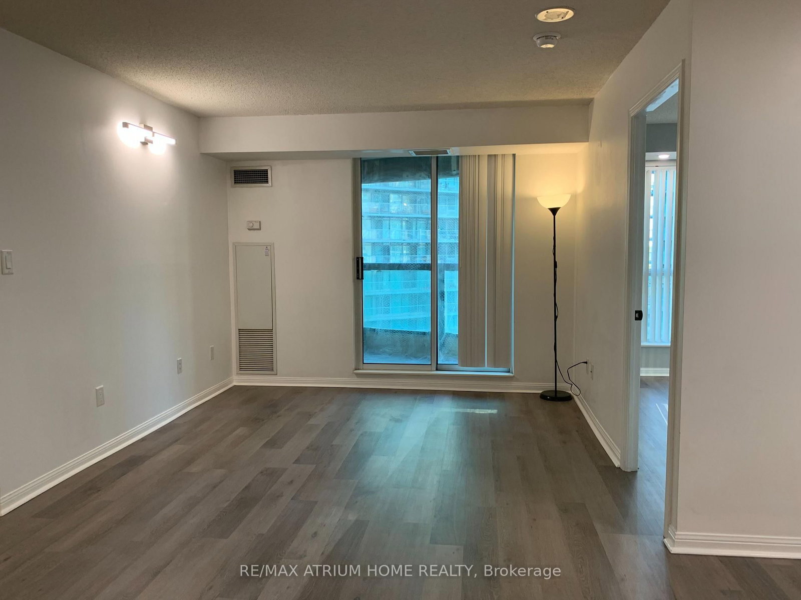 23 Lorraine Drive, Unit 816 - Photo 5