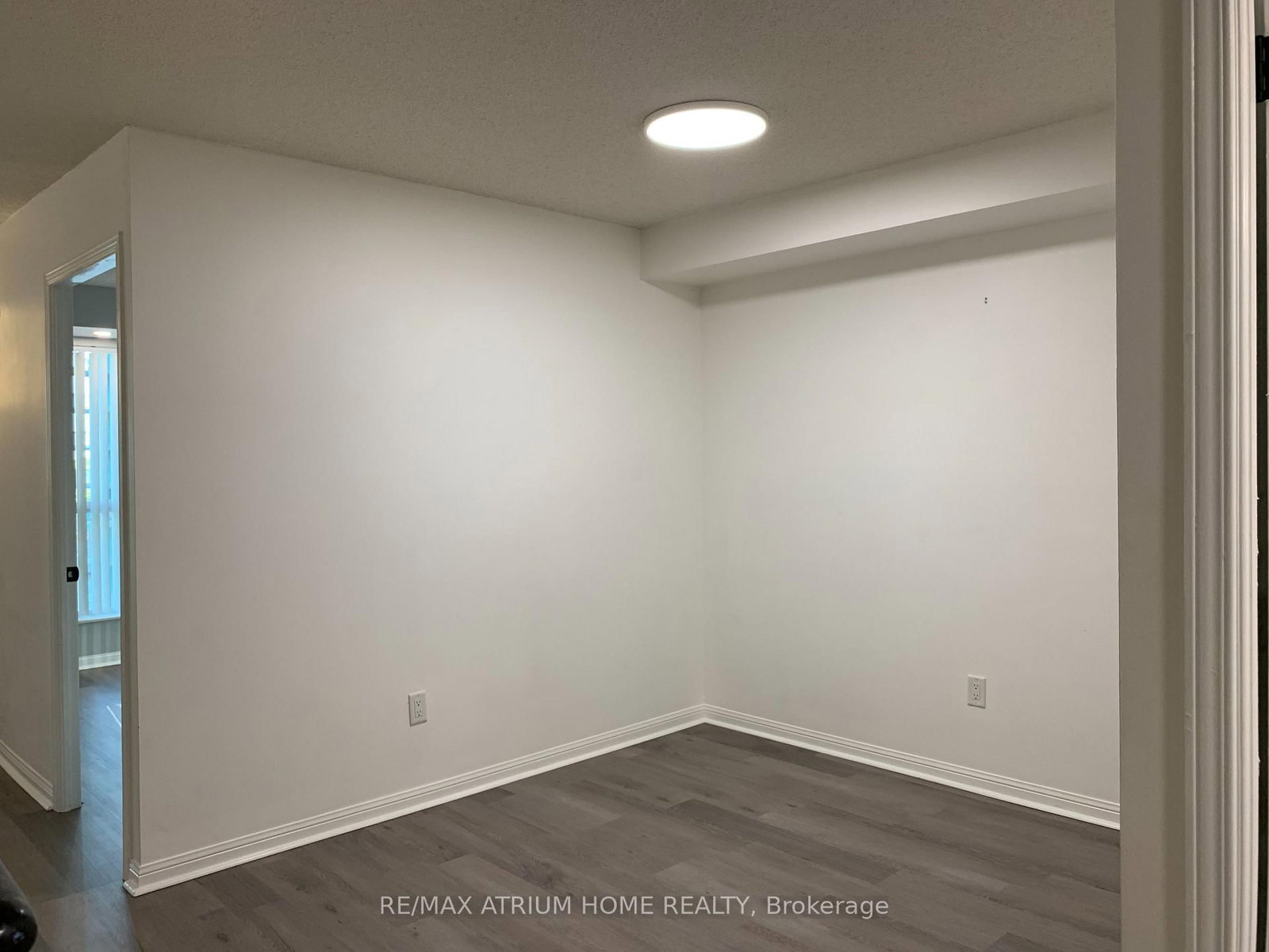 23 Lorraine Drive, Unit 816 - Photo 7