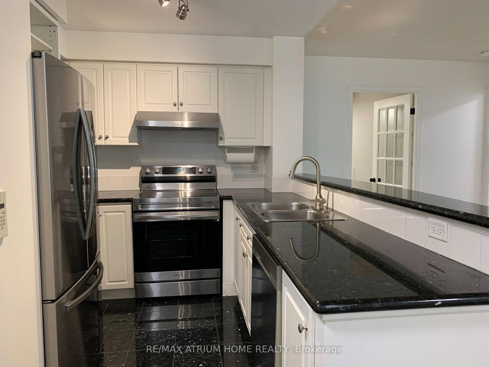 23 Lorraine Drive, Unit 816 - Photo 8