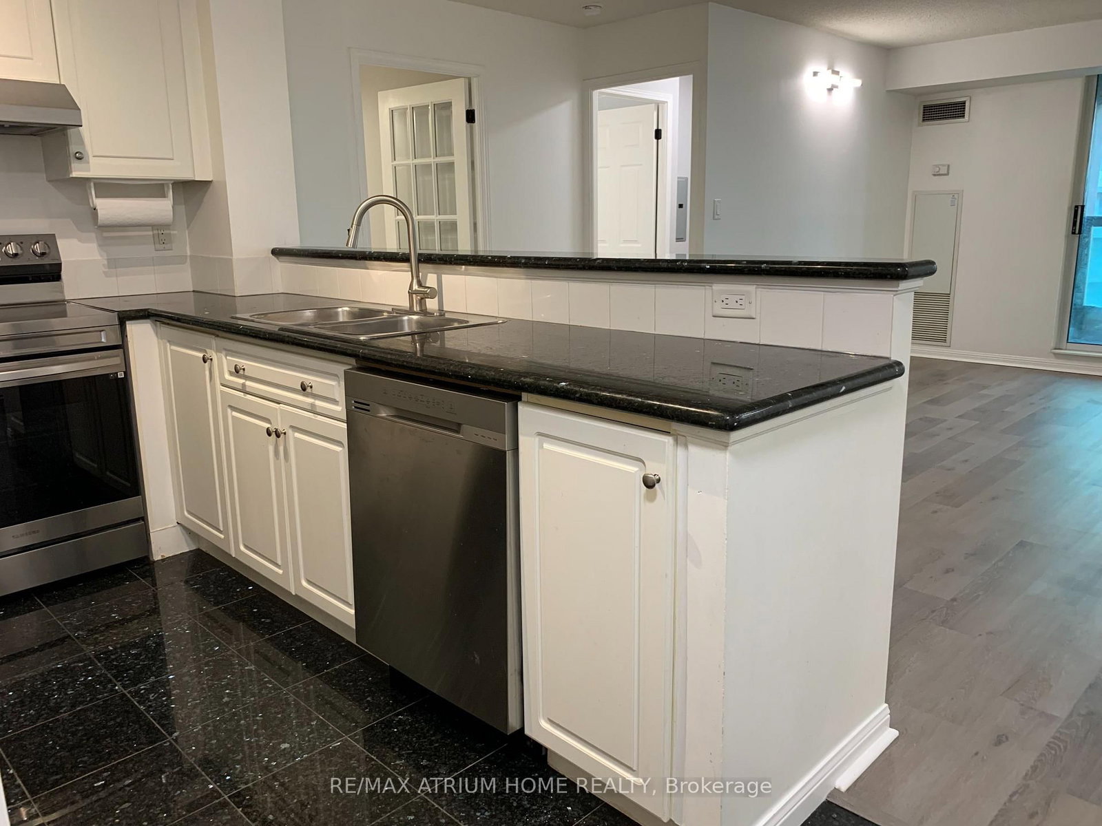 23 Lorraine Drive, Unit 816 - Photo 9