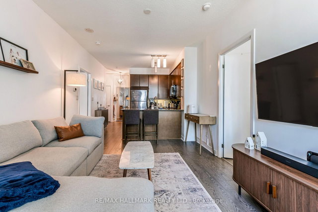 2211 - 18 Harbour Street