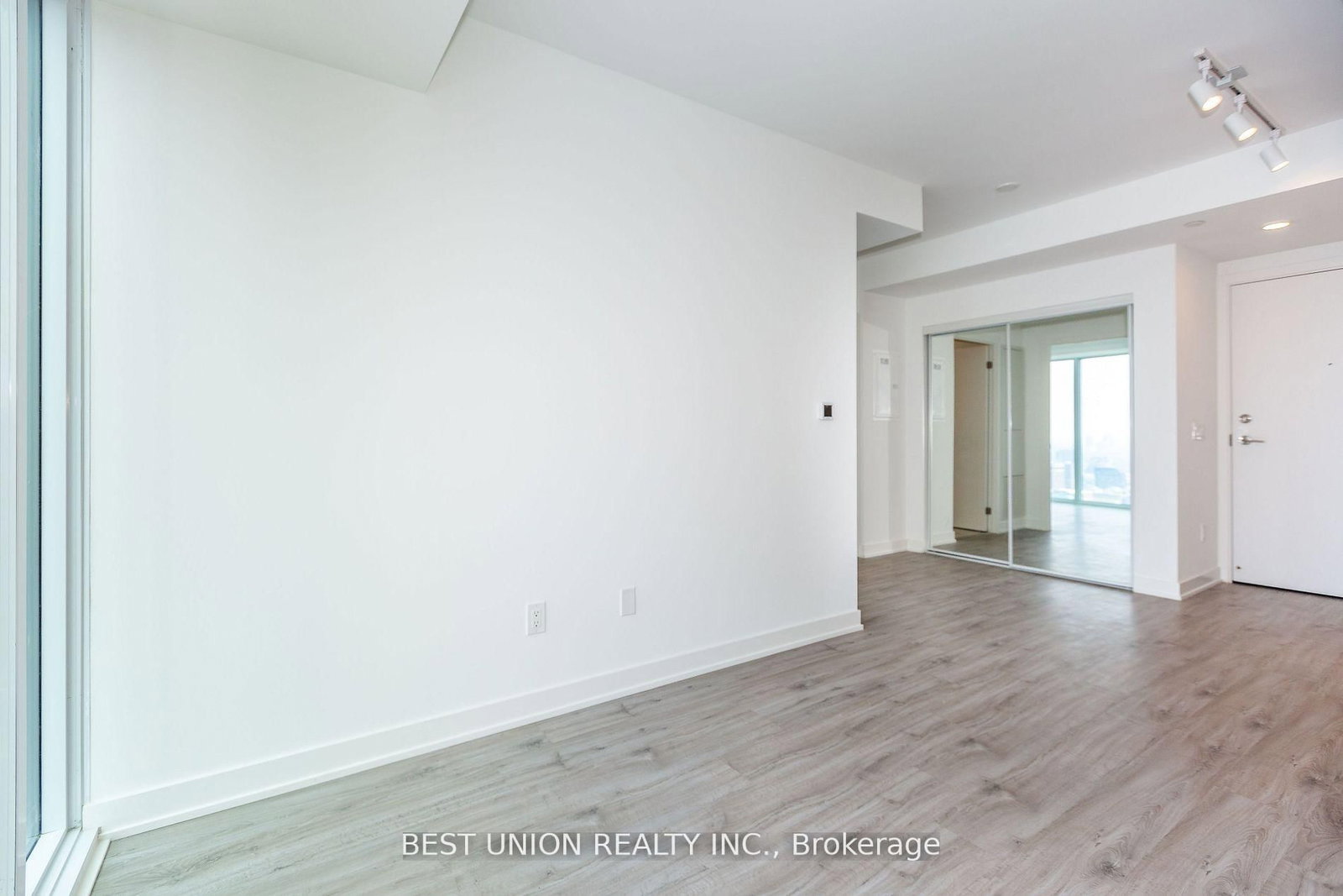 252 E Church Street E, Unit 4816 - Photo 8