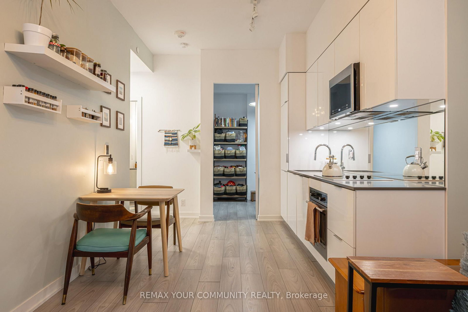 609 Avenue Road, Unit 201 - Photo 11