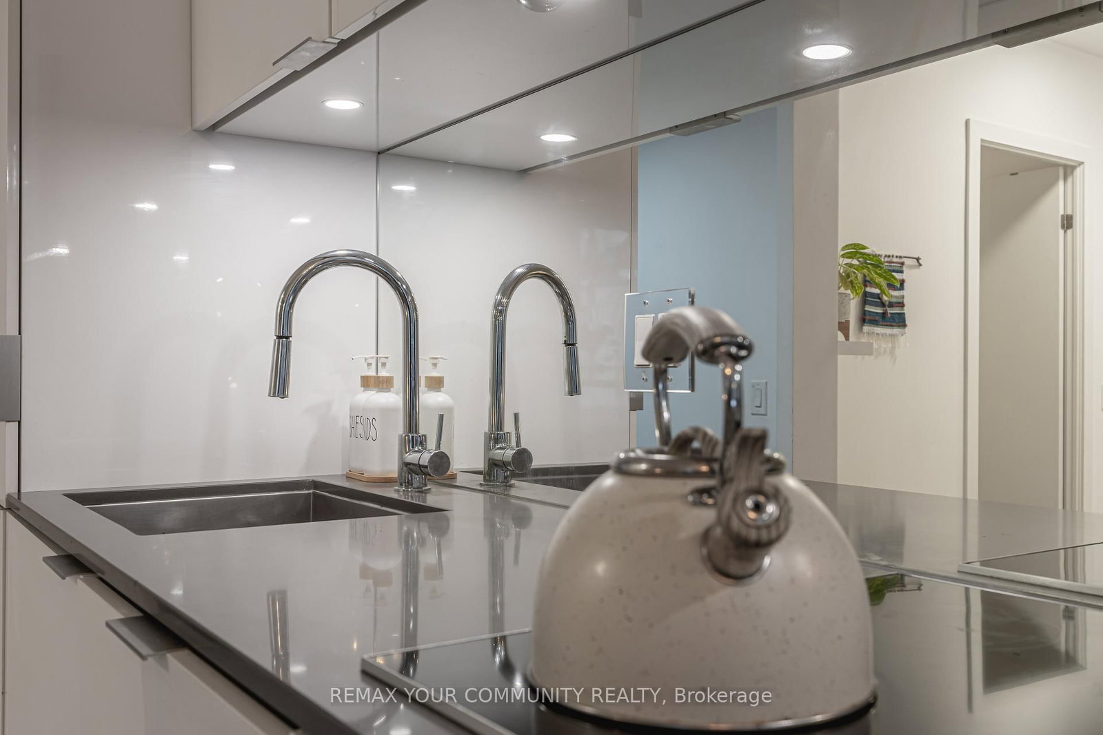 609 Avenue Road, Unit 201 - Photo 22