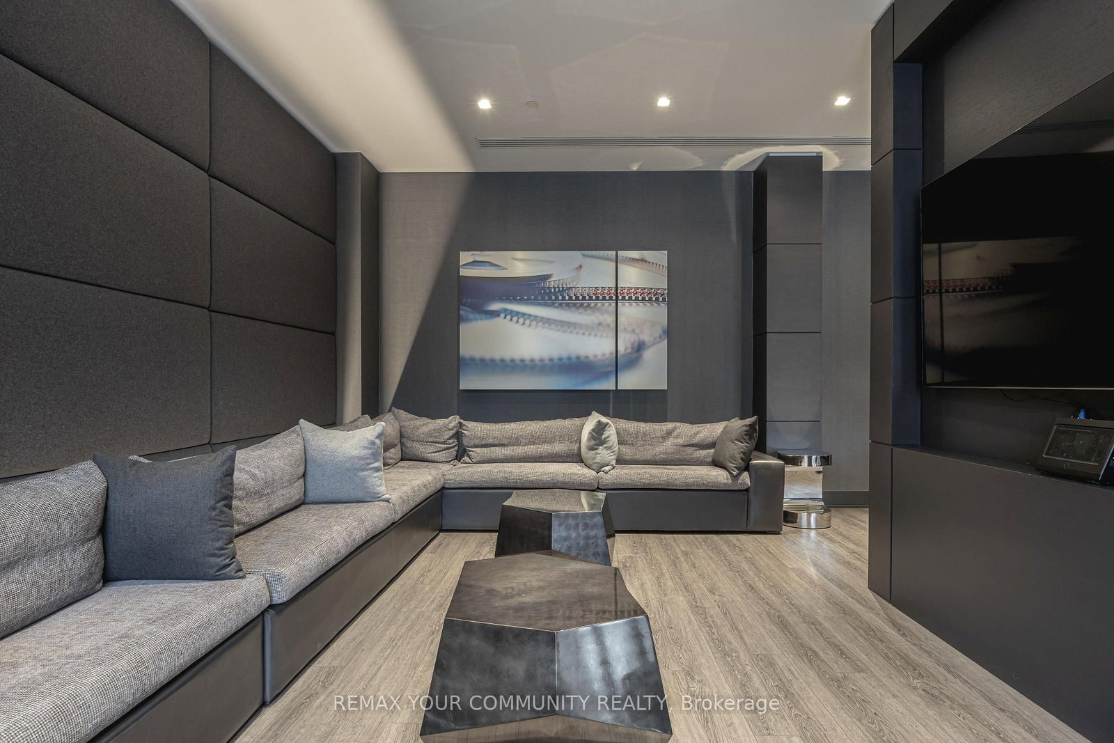 609 Avenue Road, Unit 201 - Photo 29