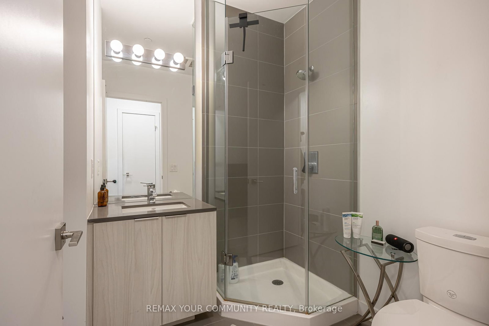 609 Avenue Road, Unit 201 - Photo 9