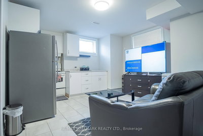 2 - 35 Roberta Dr | Toronto | Image
