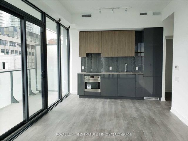 910 - 161 Roehampton Avenue