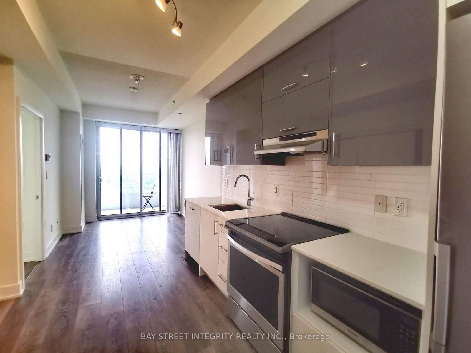 180 Fairview Mall Drive, Unit 1607 - Photo 3