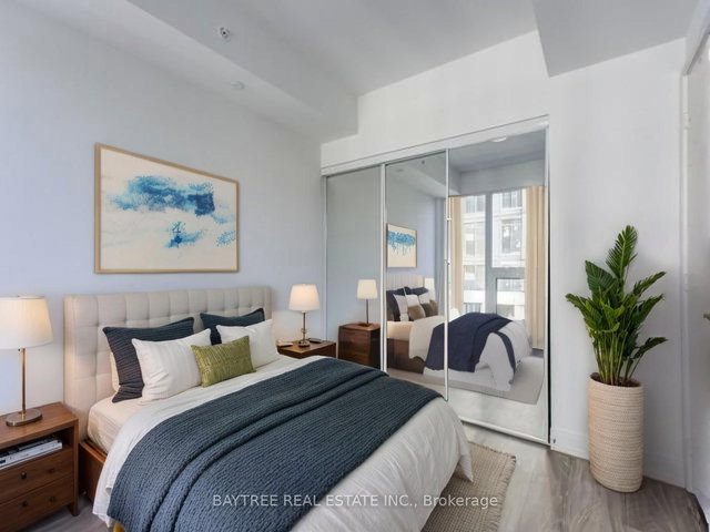 5612 - 181 Dundas Street E