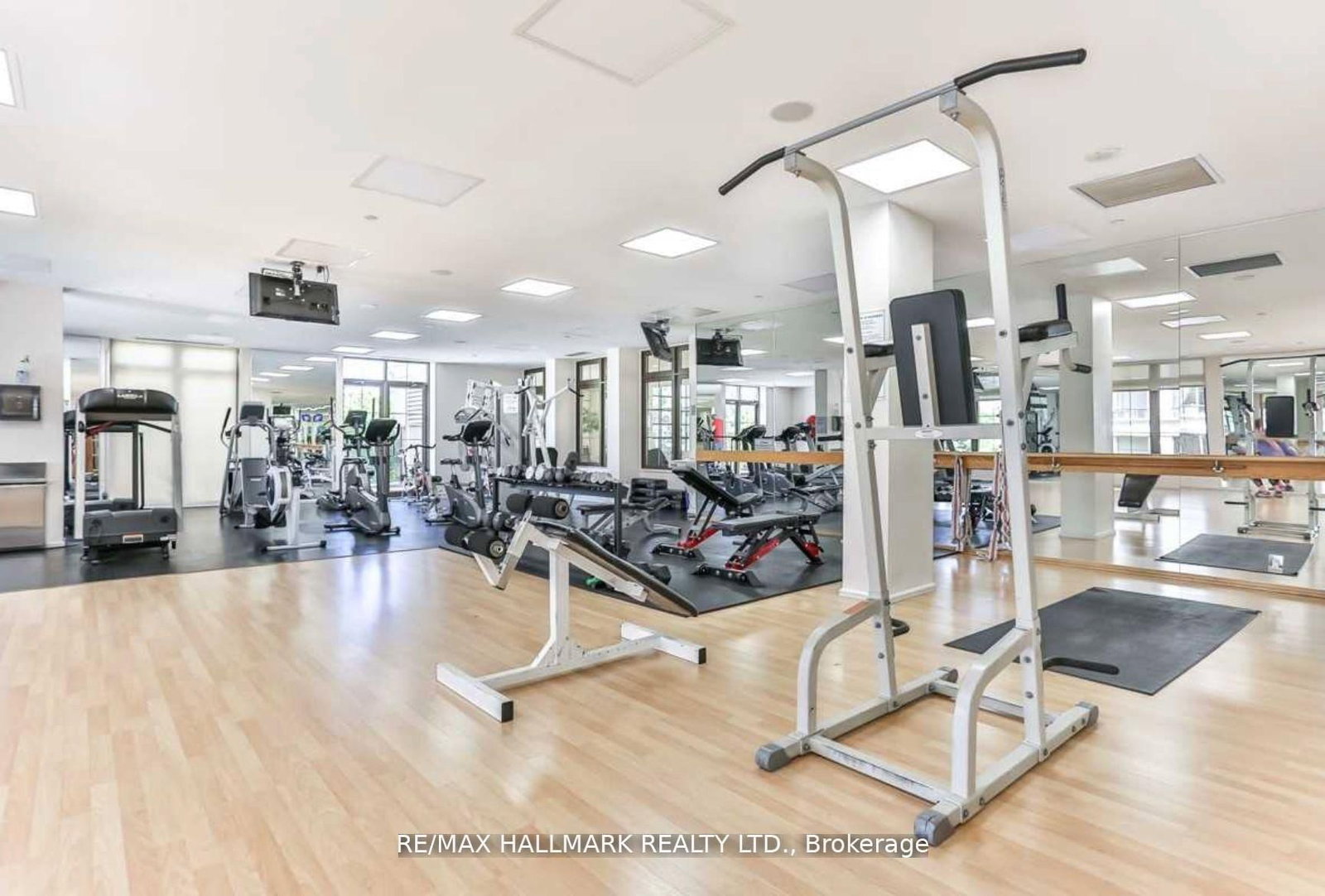 80 Harrison Garden Boulevard, Unit 927 - Photo 27