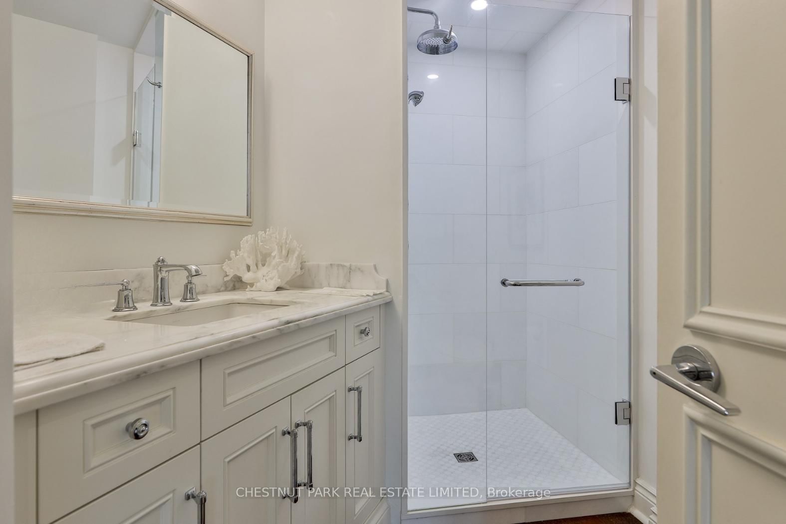 77 Avenue Road, Unit 204 - Photo 25