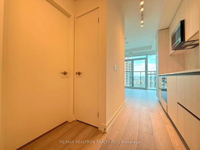 711-110 Broadway Avenue, Toronto, Ontario image-0-4