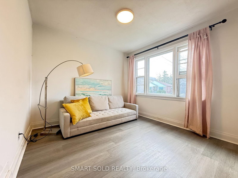 204 Cameron Ave, Toronto, M2N 1E5 | Image 2