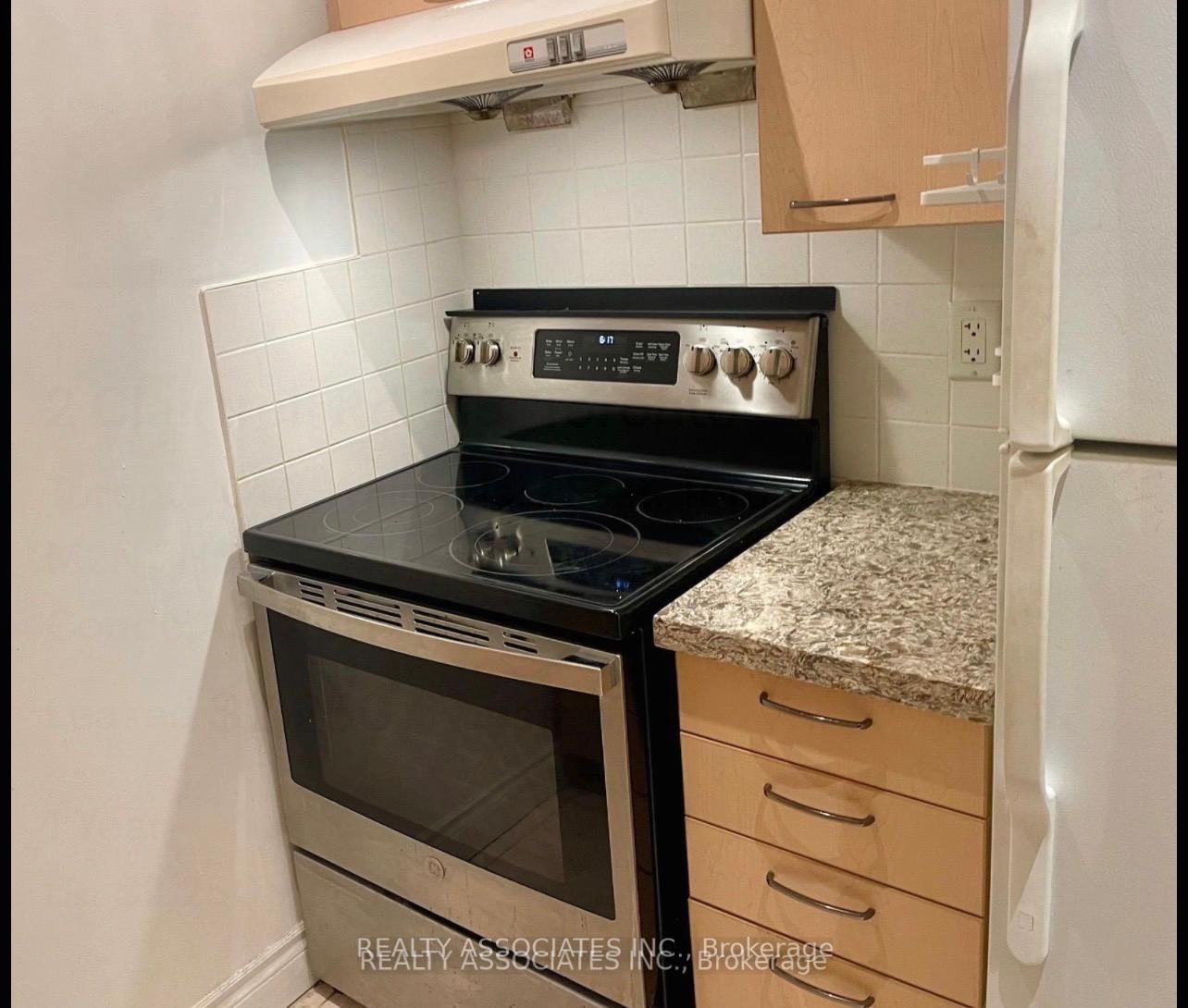 2 Clairtrell Road, Unit 815 - Photo 24