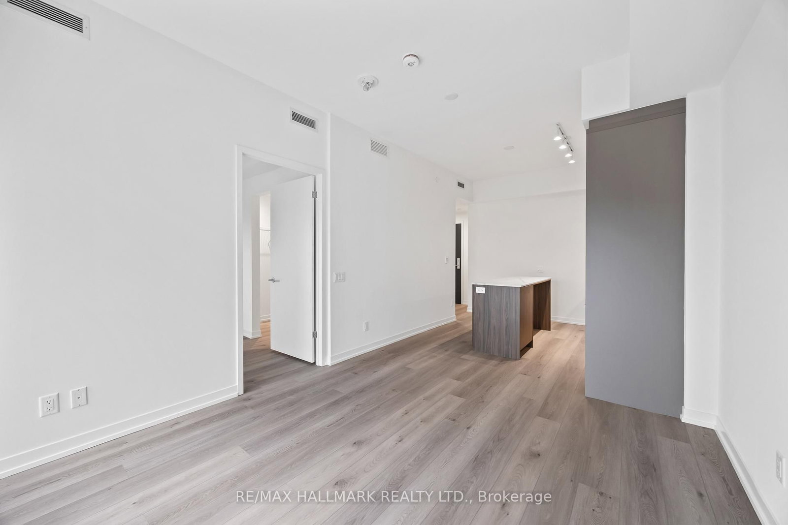 863 St. Clair Avenue W, Unit 403 - Photo 14