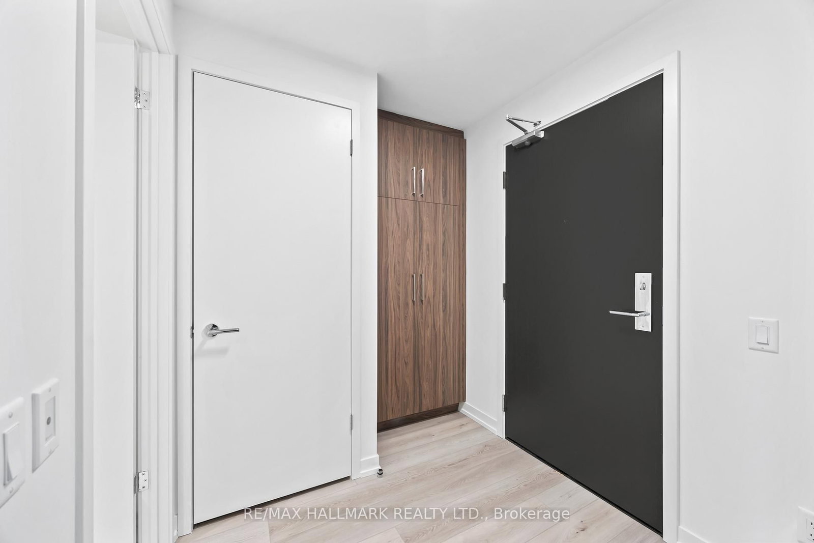 863 St. Clair Avenue W, Unit 403 - Photo 2