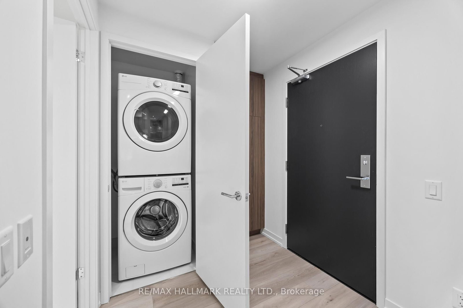 863 St. Clair Avenue W, Unit 403 - Photo 3