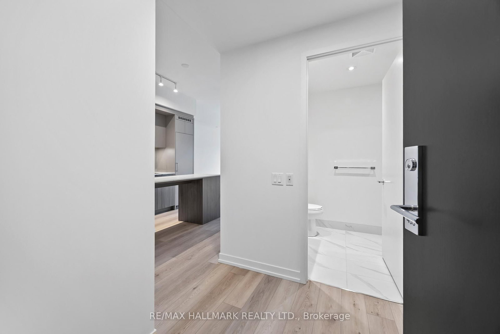 863 St. Clair Avenue W, Unit 403 - Photo 4