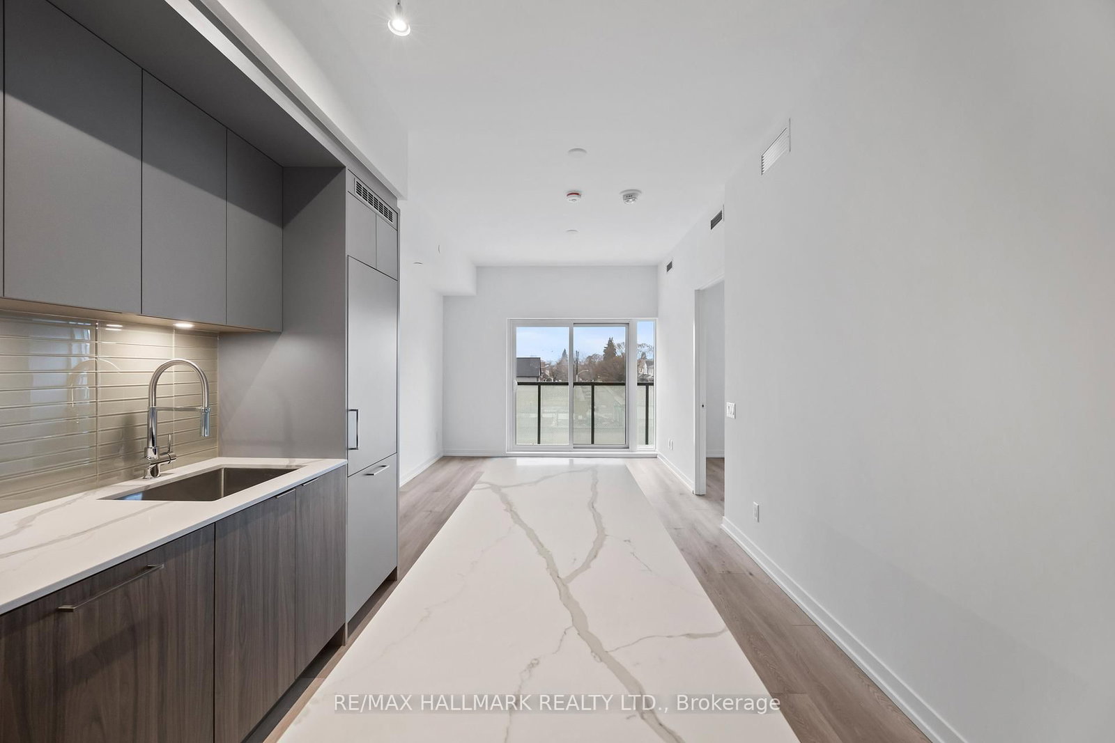 863 St. Clair Avenue W, Unit 403 - Photo 8