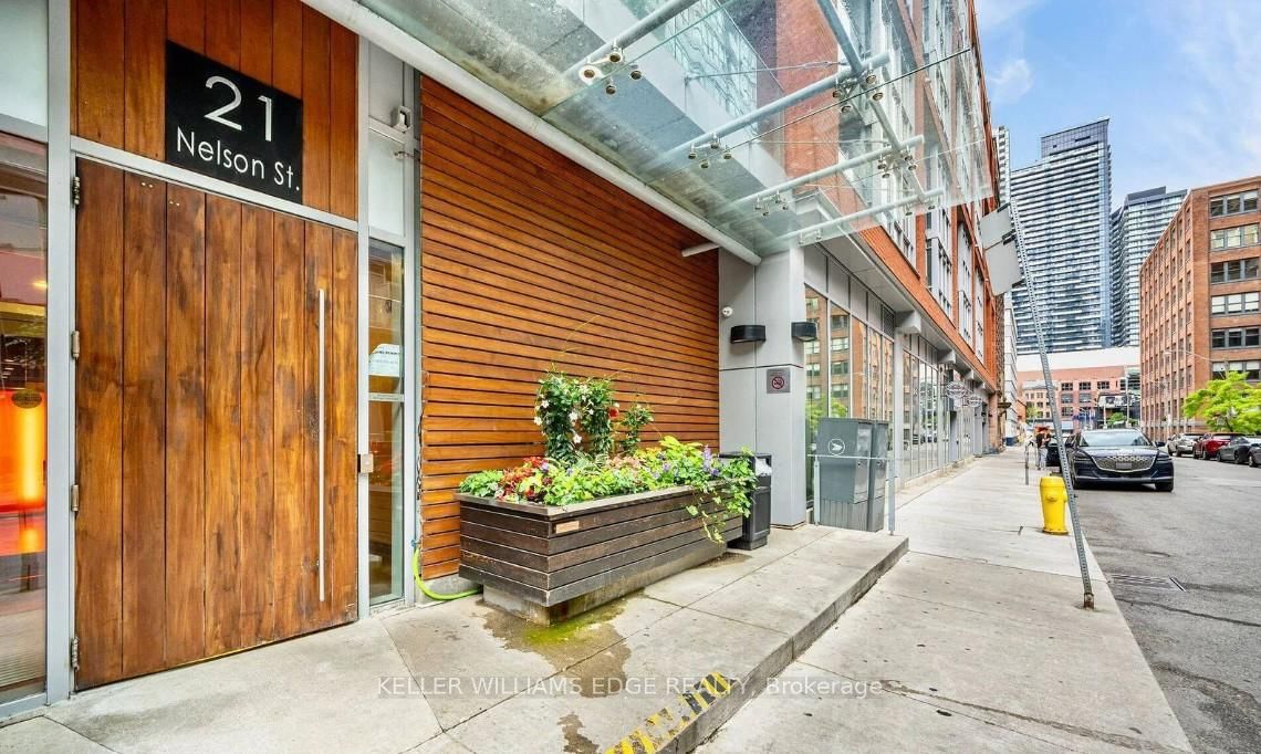 414-21 Nelson Street, Toronto, ON, photo 3