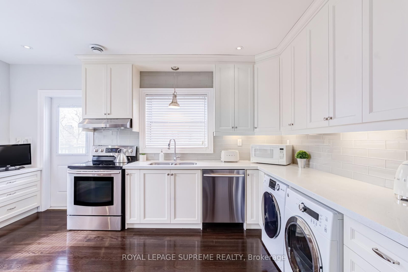 1612 Dundas Street W - Photo 33