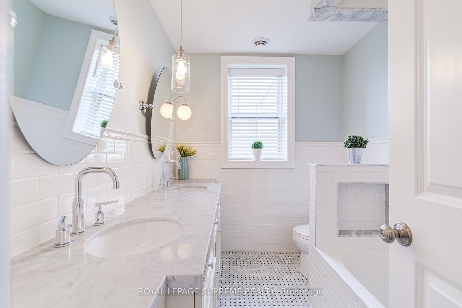 1612 Dundas Street W - Photo 34