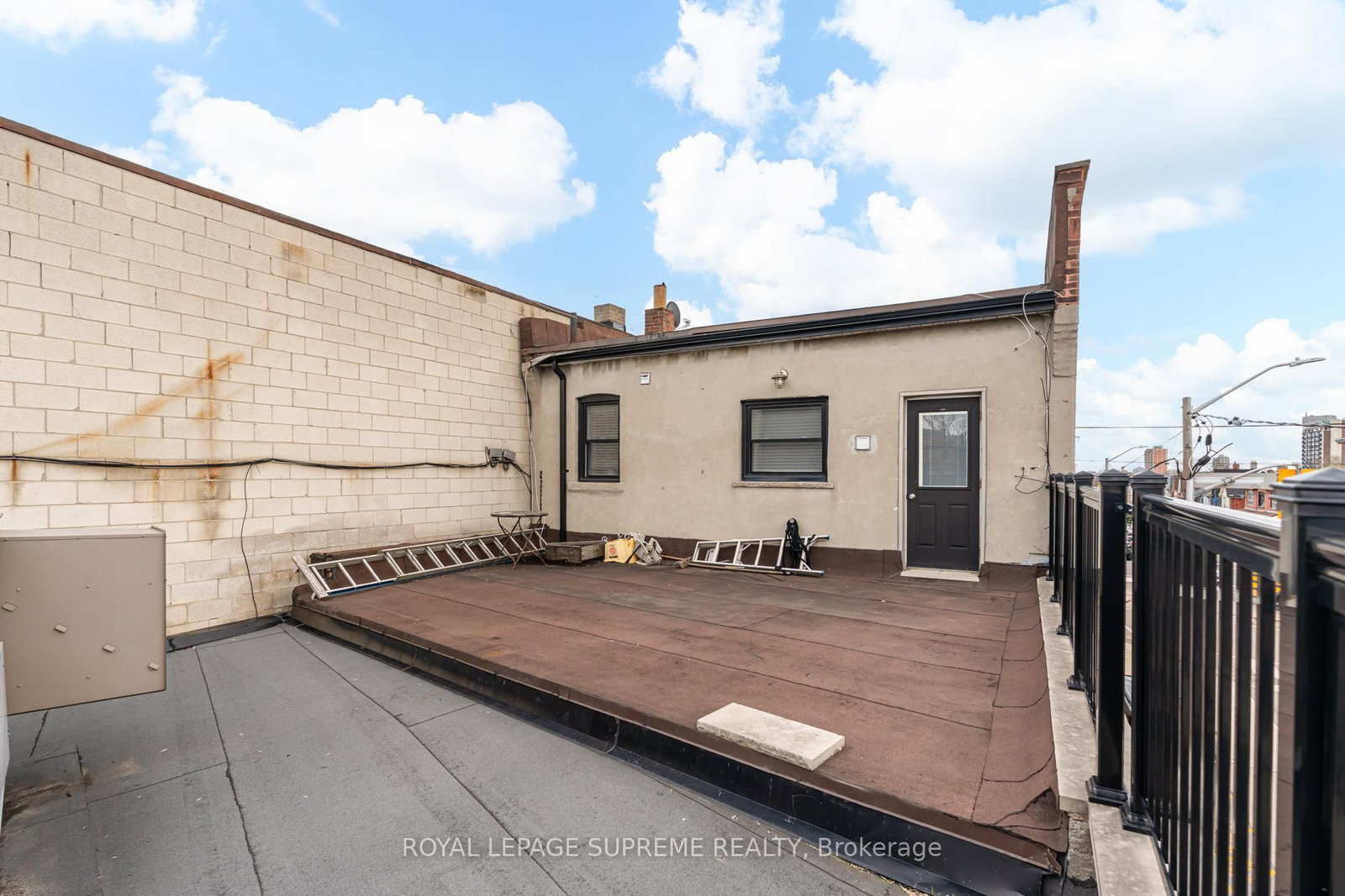 1612 Dundas Street W - Photo 39