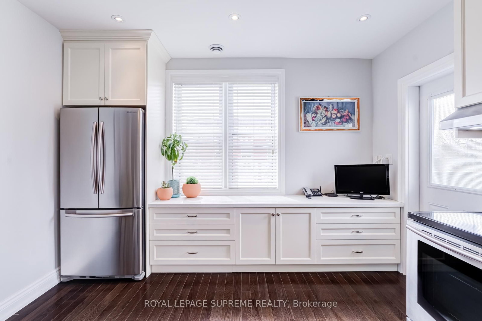 1612 Dundas Street W - Photo 32