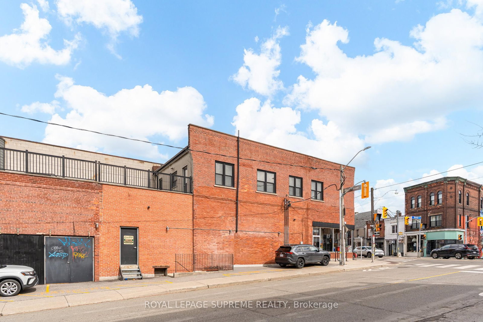 1612 Dundas Street W - Photo 4