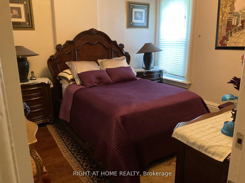 Room D - 223 Beverley St, Toronto, M5T 1Z4 | Image 2
