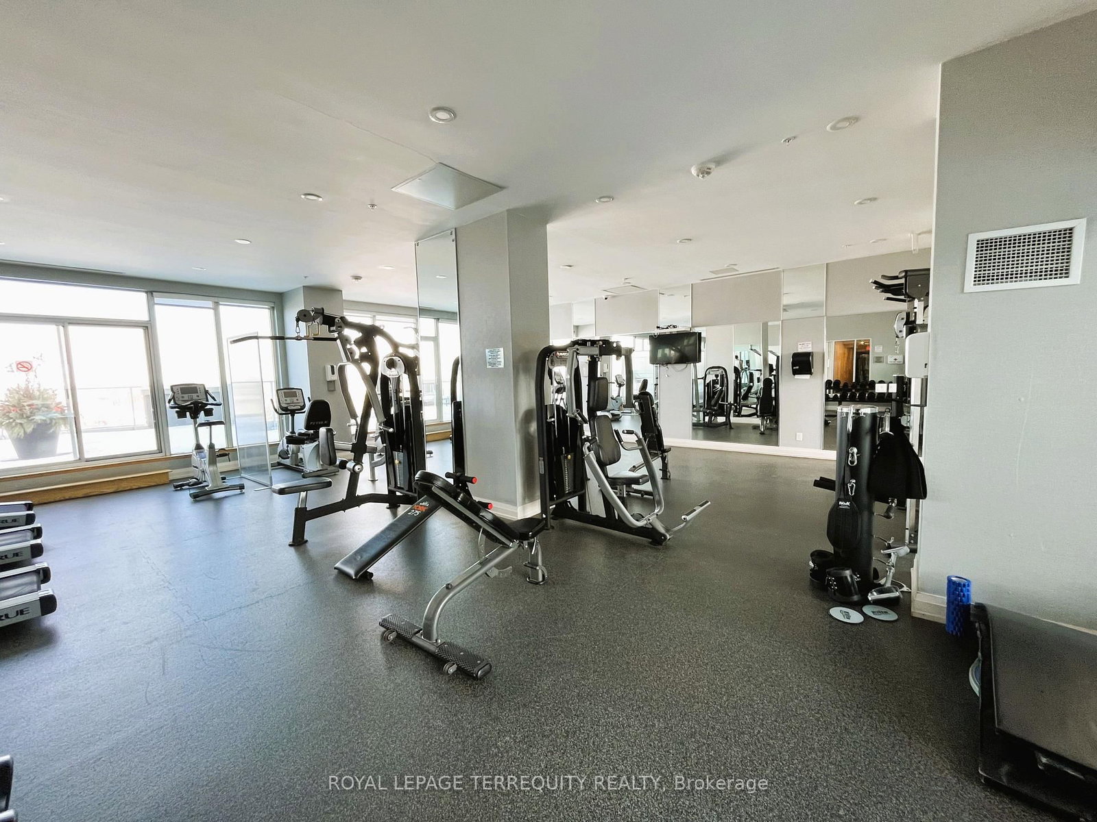 555 Wilson Avenue, Unit E318 - Photo 22