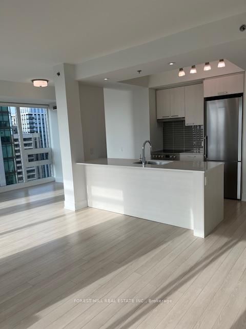 310 Tweedsmuir Avenue, Unit 1702 - Photo 17