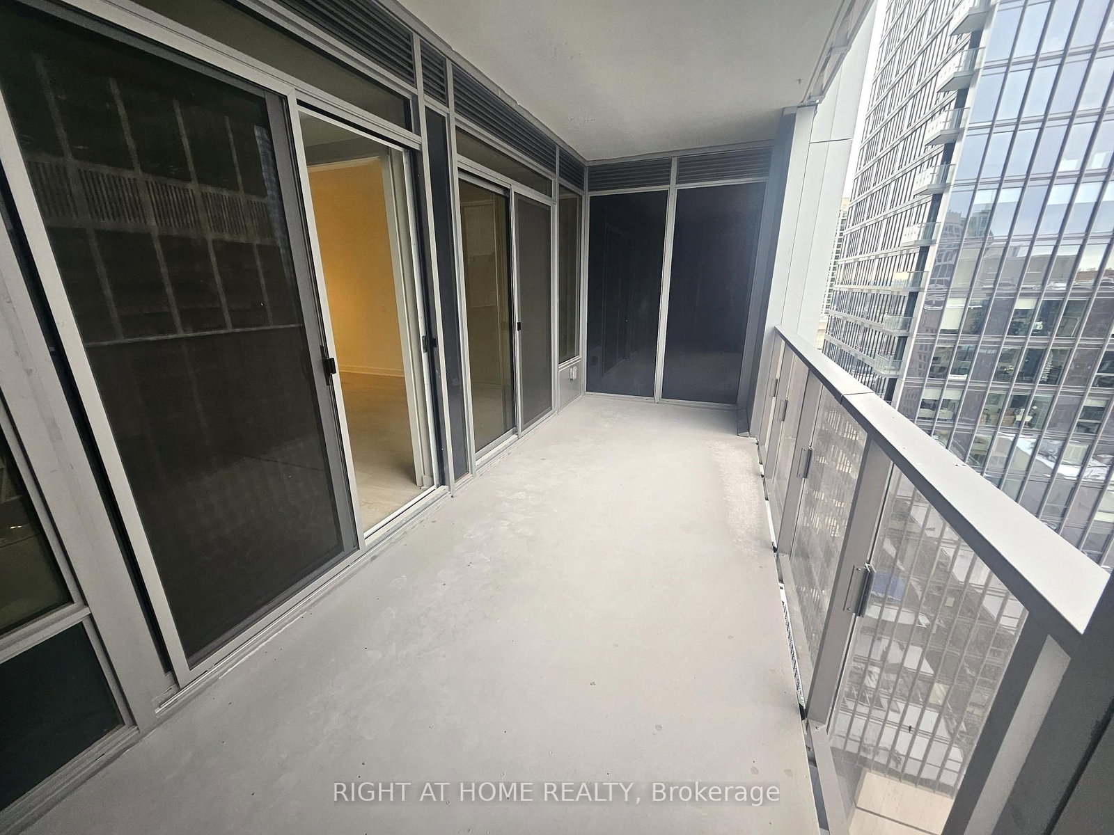 11 Yorkville Avenue, Unit 1711 - Photo 11