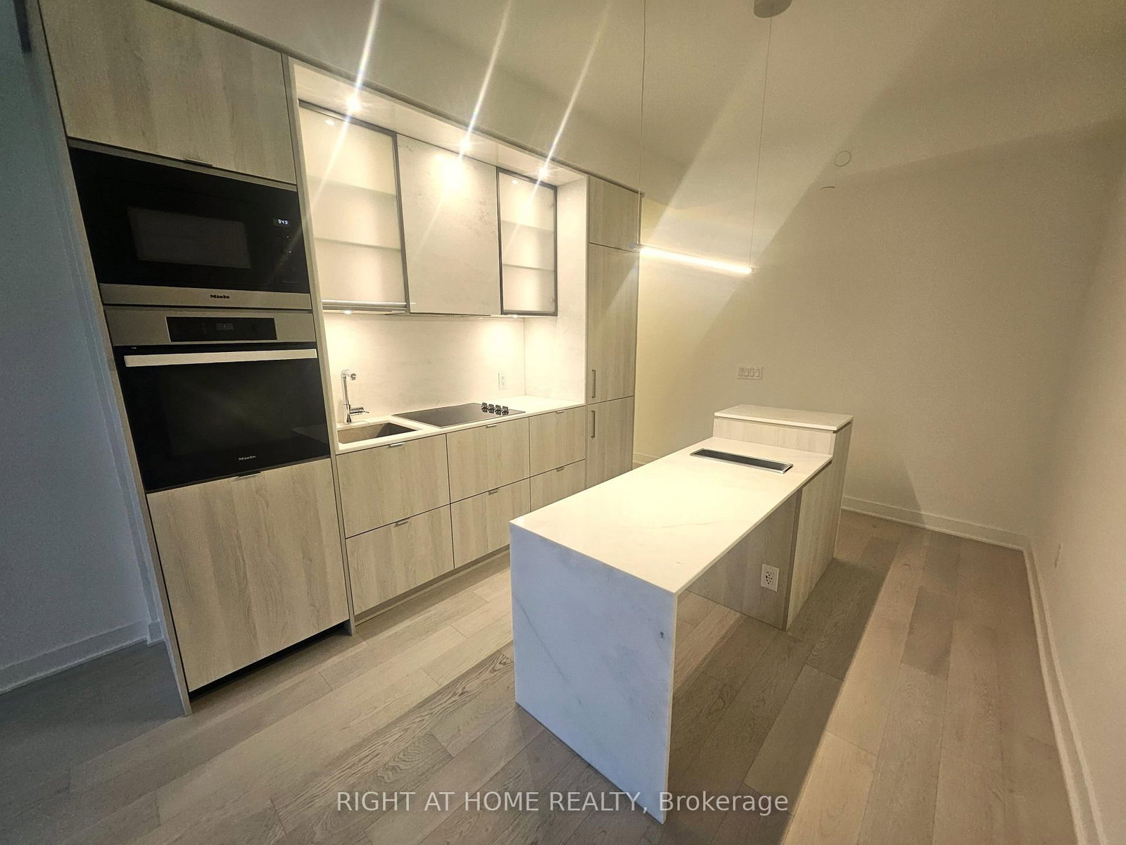 11 Yorkville Avenue, Unit 1711 - Photo 15