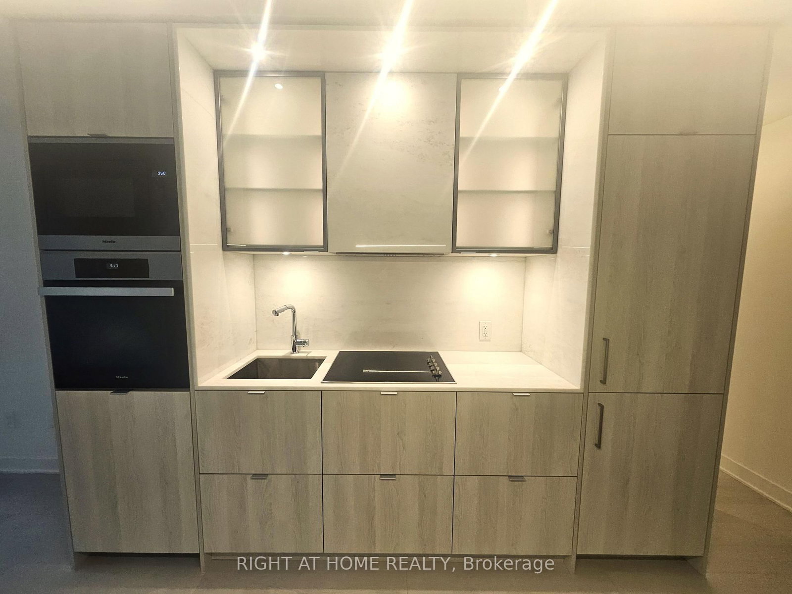 11 Yorkville Avenue, Unit 1711 - Photo 16