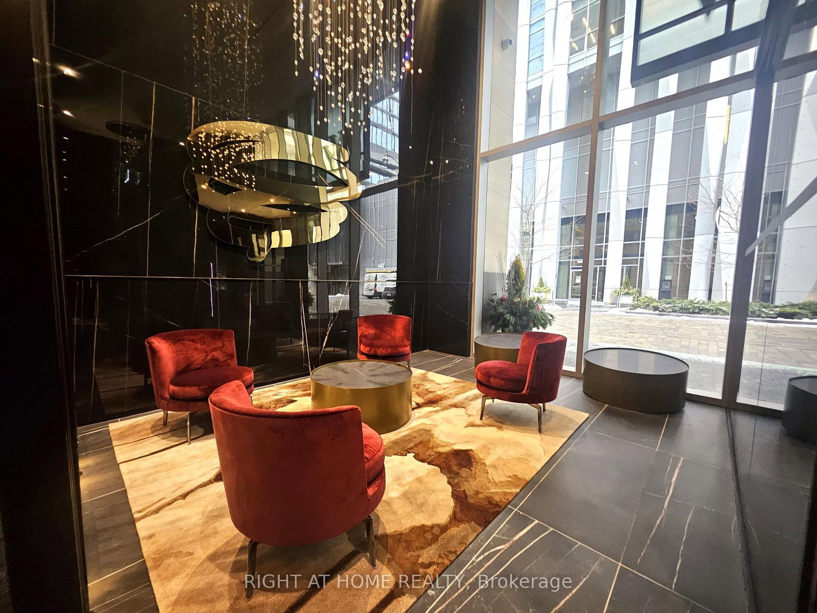 11 Yorkville Avenue, Unit 1711 - Photo 4